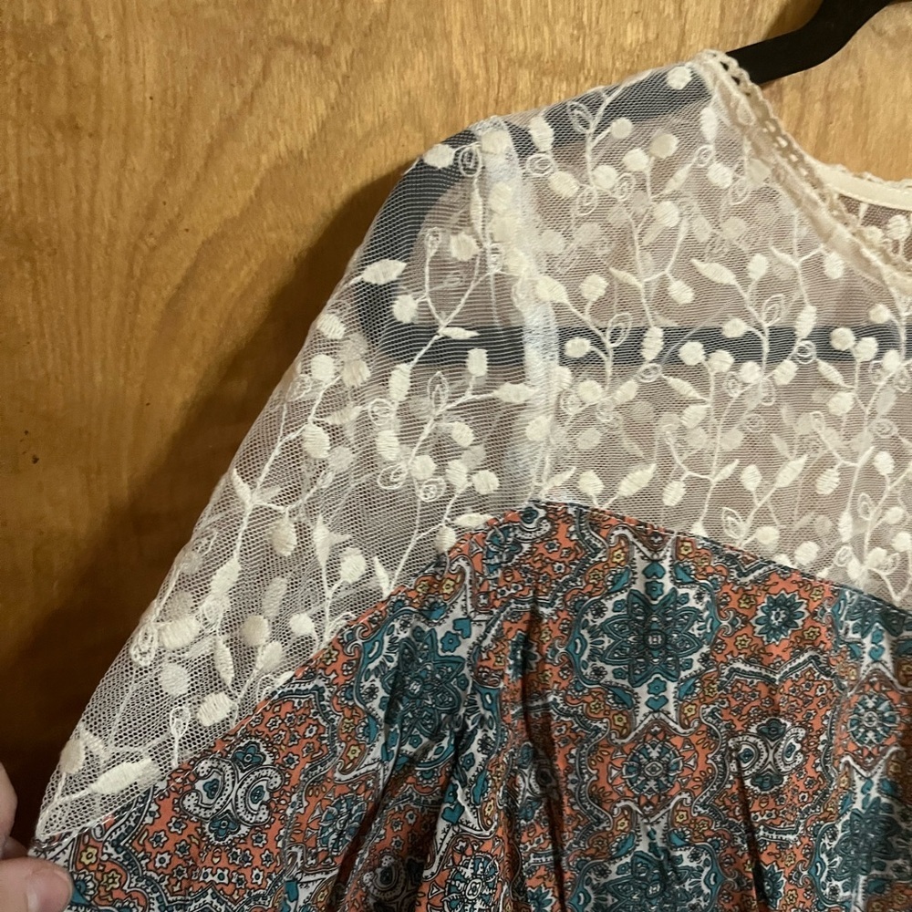 Women's Patterned Lace Top NWOT - Picture 3 of 12